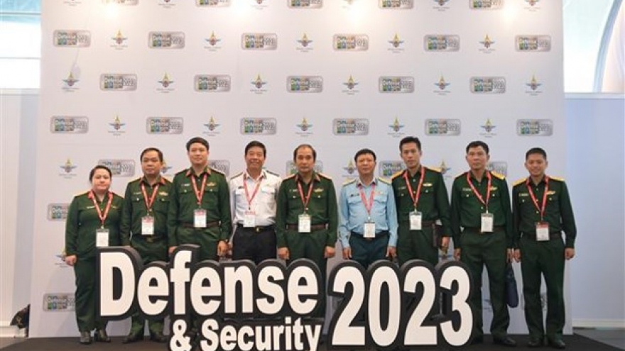 Visitors impressed by Vietnam’s display at Defence & Security show